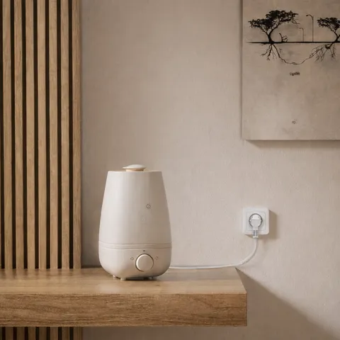 Smart power outlet with energy monitoring